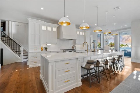 House in Holmes Beach, Florida 6 bedrooms, 550.07 sq.m. № 1508983 - photo 25