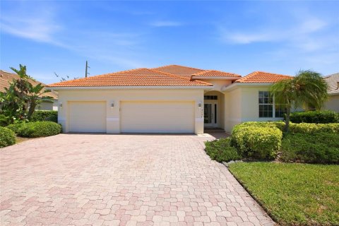 House in Bradenton, Florida 3 bedrooms, 220.55 sq.m. № 2231488