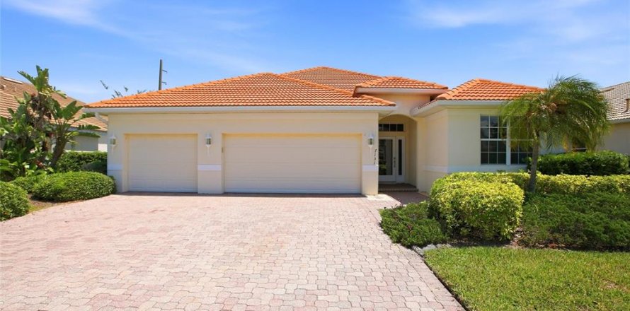 House in Bradenton, Florida 3 bedrooms, 220.55 sq.m. № 2231488