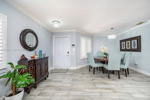 Touwnhouse à vendre à Miami, Floride: 3 chambres, 154.87 m2 № 2172907 - photo 12