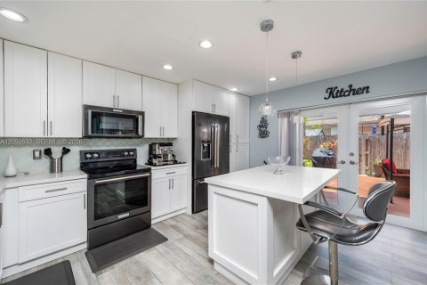 Touwnhouse à vendre à Miami, Floride: 3 chambres, 154.87 m2 № 2172907 - photo 8