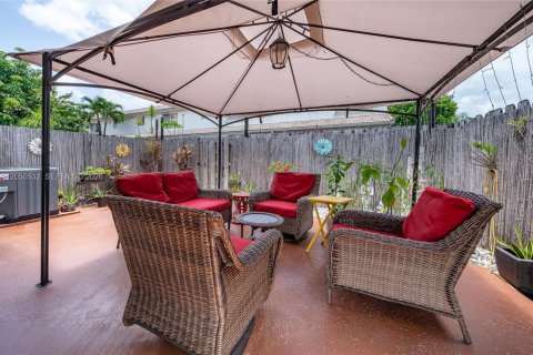 Touwnhouse à vendre à Miami, Floride: 3 chambres, 154.87 m2 № 2172907 - photo 23