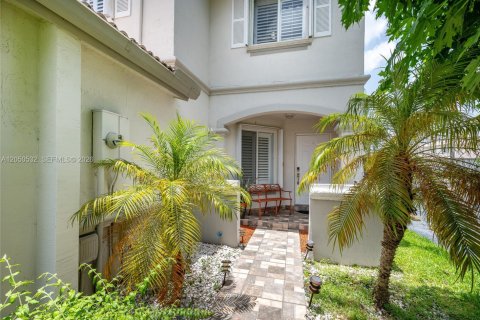 Touwnhouse à vendre à Miami, Floride: 3 chambres, 154.87 m2 № 2172907 - photo 5