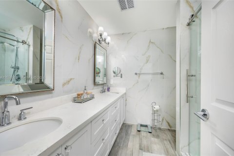 Touwnhouse à vendre à Miami, Floride: 3 chambres, 154.87 m2 № 2172907 - photo 15