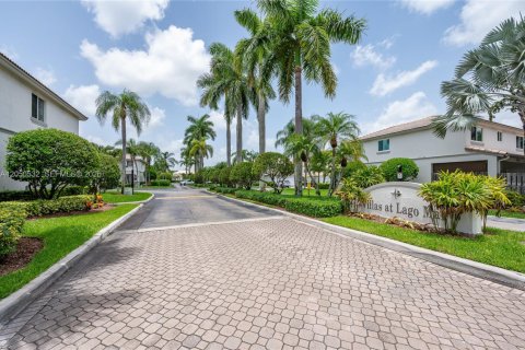 Touwnhouse à vendre à Miami, Floride: 3 chambres, 154.87 m2 № 2172907 - photo 2