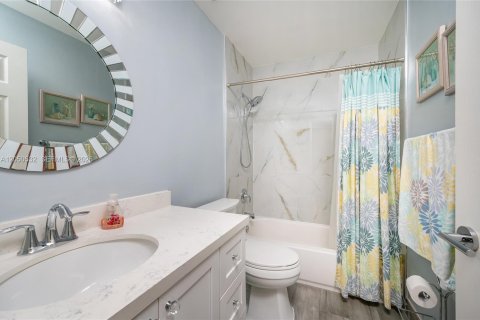 Touwnhouse à vendre à Miami, Floride: 3 chambres, 154.87 m2 № 2172907 - photo 20