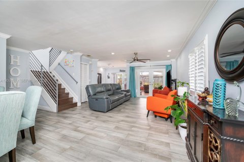 Touwnhouse à vendre à Miami, Floride: 3 chambres, 154.87 m2 № 2172907 - photo 11