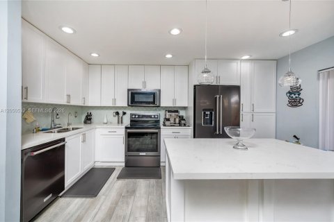 Touwnhouse à vendre à Miami, Floride: 3 chambres, 154.87 m2 № 2172907 - photo 7