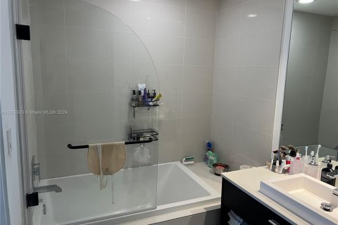 Купить кондоминиум в Майами, Флорида 1 спальня, 79.06м2, № 2035068 - фото 11