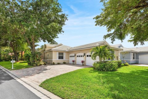 House in Wellington, Florida 3 bedrooms, 203.64 sq.m. № 2146582 - photo 2