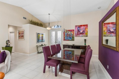 House in Wellington, Florida 3 bedrooms, 203.64 sq.m. № 2146582 - photo 8