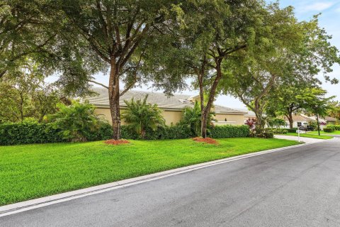 House in Wellington, Florida 3 bedrooms, 203.64 sq.m. № 2146582 - photo 27