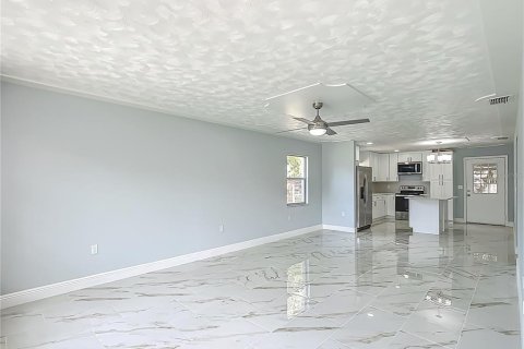 Villa ou maison à vendre à Lady Lake, Floride: 2 chambres, 99.68 m2 № 1612574 - photo 2