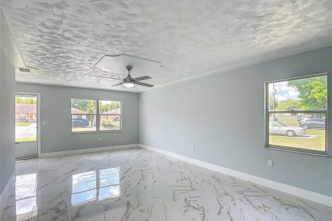 Villa ou maison à vendre à Lady Lake, Floride: 2 chambres, 99.68 m2 № 1612574 - photo 6