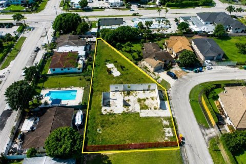 Land in Miami, Florida № 2201022