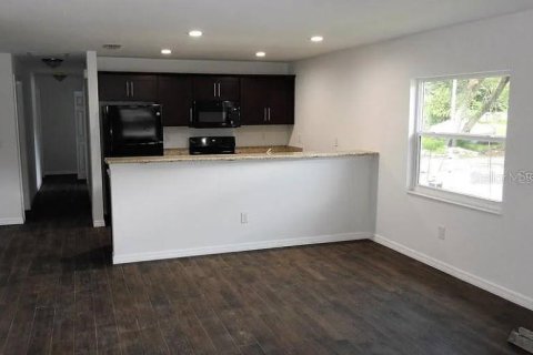 House in Palmetto, Florida 3 bedrooms, 114.64 sq.m. № 1917000 - photo 3