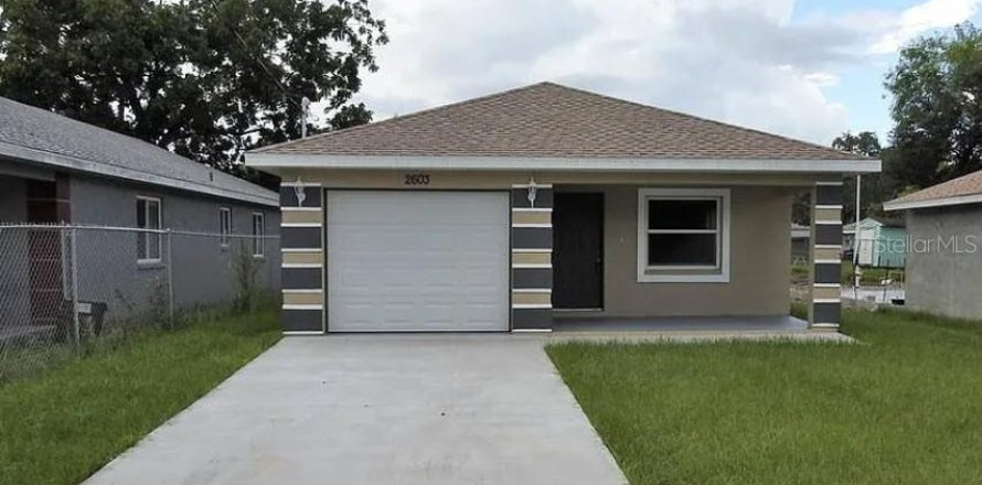 House in Palmetto, Florida 3 bedrooms, 114.64 sq.m. № 1917000