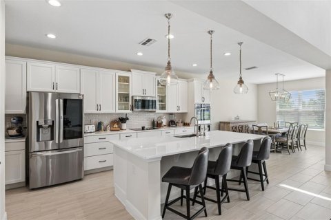House in Clermont, Florida 5 bedrooms, 364.36 sq.m. № 2226332 - photo 8