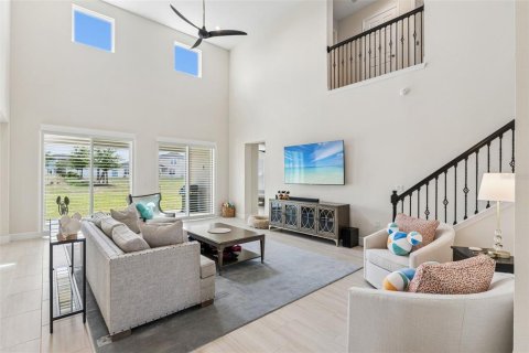 House in Clermont, Florida 5 bedrooms, 364.36 sq.m. № 2226332 - photo 5