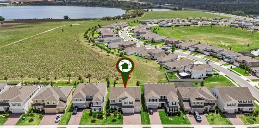 House in Clermont, Florida 5 bedrooms, 364.36 sq.m. № 2226332