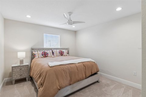 House in Clermont, Florida 5 bedrooms, 364.36 sq.m. № 2226332 - photo 27