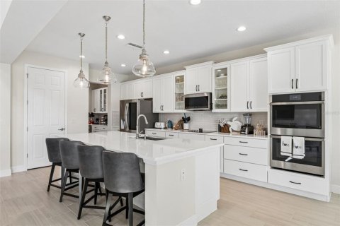 House in Clermont, Florida 5 bedrooms, 364.36 sq.m. № 2226332 - photo 6