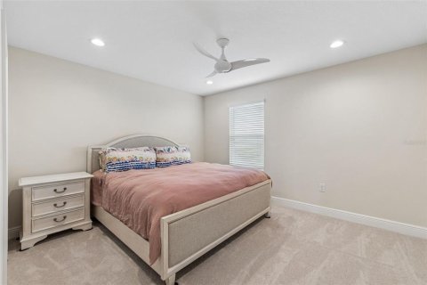 House in Clermont, Florida 5 bedrooms, 364.36 sq.m. № 2226332 - photo 28