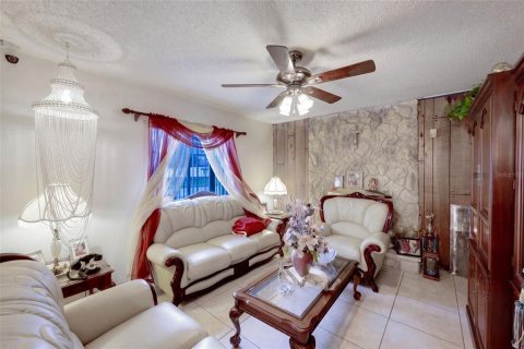Villa ou maison à vendre à Orlando, Floride: 3 chambres, 145.21 m2 № 2411571 - photo 2
