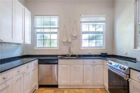 House in Miami, Florida 3 bedrooms, 153.29 sq.m. № 1974206 - photo 3