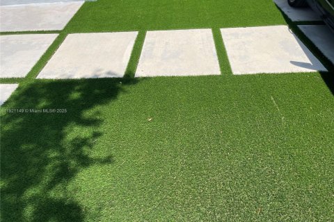 House in Miami, Florida 3 bedrooms, 153.29 sq.m. № 1974206 - photo 22