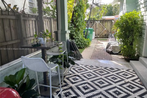 House in Miami, Florida 3 bedrooms, 153.29 sq.m. № 1974206 - photo 18