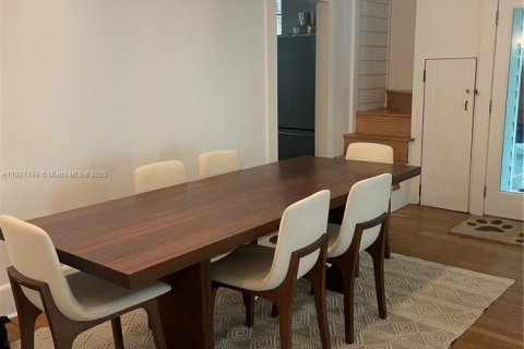 House in Miami, Florida 3 bedrooms, 153.29 sq.m. № 1974206 - photo 4