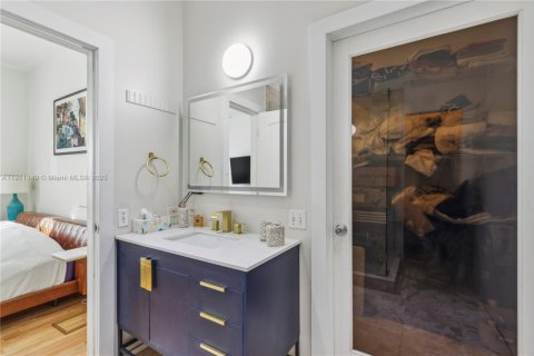 House in Miami, Florida 3 bedrooms, 153.29 sq.m. № 1974206 - photo 15