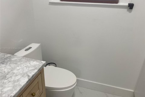 House in Miami, Florida 3 bedrooms, 153.29 sq.m. № 1974206 - photo 8