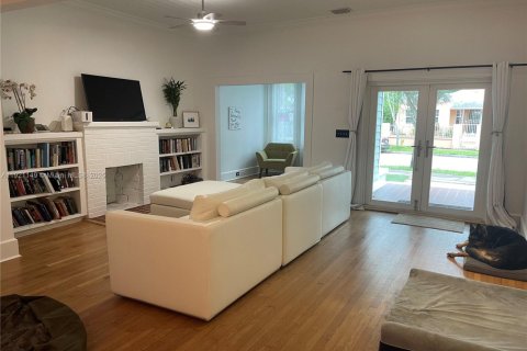 House in Miami, Florida 3 bedrooms, 153.29 sq.m. № 1974206