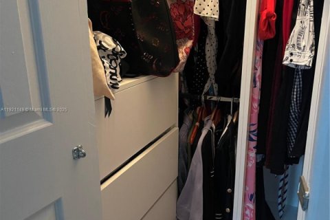 House in Miami, Florida 3 bedrooms, 153.29 sq.m. № 1974206 - photo 13