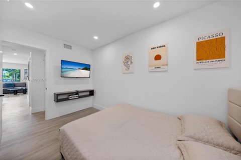 Villa ou maison à vendre à Miami, Floride: 5 chambres, 146.6 m2 № 1996963 - photo 14