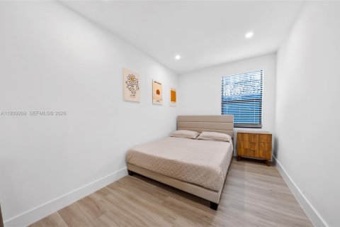 Villa ou maison à vendre à Miami, Floride: 5 chambres, 146.6 m2 № 1996963 - photo 17