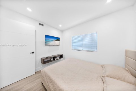 Villa ou maison à vendre à Miami, Floride: 5 chambres, 146.6 m2 № 1996963 - photo 13