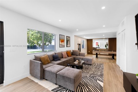 Villa ou maison à vendre à Miami, Floride: 5 chambres, 146.6 m2 № 1996963 - photo 28