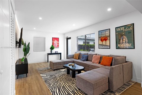 Villa ou maison à vendre à Miami, Floride: 5 chambres, 146.6 m2 № 1996963 - photo 25