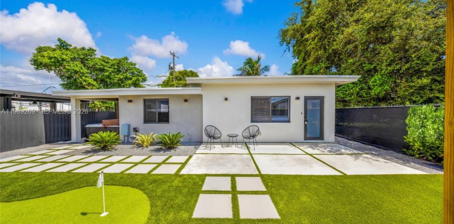 Villa ou maison à Miami, Floride 5 chambres, 146.6 m2 № 1996963