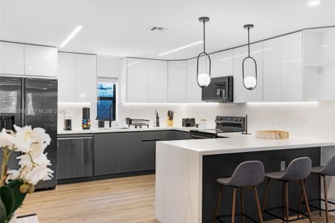 Villa ou maison à vendre à Miami, Floride: 5 chambres, 146.6 m2 № 1996963 - photo 29