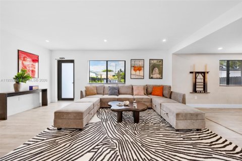 Villa ou maison à vendre à Miami, Floride: 5 chambres, 146.6 m2 № 1996963 - photo 23