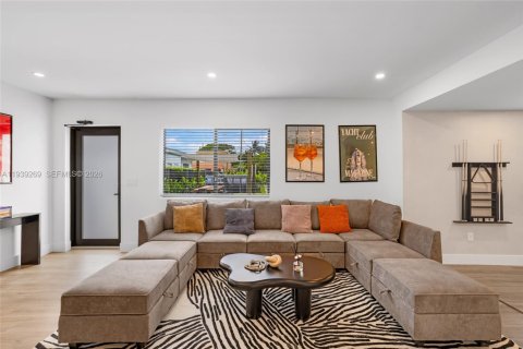 Villa ou maison à vendre à Miami, Floride: 5 chambres, 146.6 m2 № 1996963 - photo 24