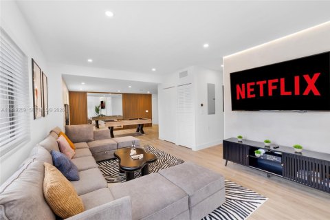 Villa ou maison à vendre à Miami, Floride: 5 chambres, 146.6 m2 № 1996963 - photo 21