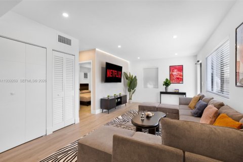 Villa ou maison à vendre à Miami, Floride: 5 chambres, 146.6 m2 № 1996963 - photo 27