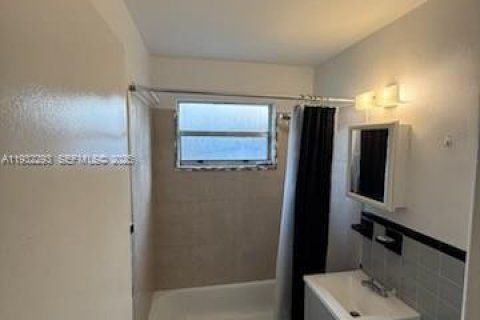 Снять в аренду виллу или дом в Вест-Парк, Флорида 3 спальни, 118.73м2, № 1991608 - фото 9