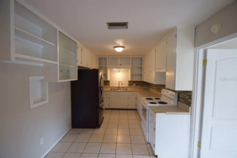 House in Lake Wales, Florida 3 bedrooms, 124.02 sq.m. № 2150574 - photo 12