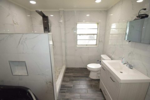 House in Lake Wales, Florida 3 bedrooms, 124.02 sq.m. № 2150574 - photo 9